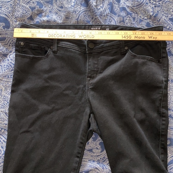 Torrid Denim Black Jeans 5 pockets Size 14 - Picture 5 of 10
